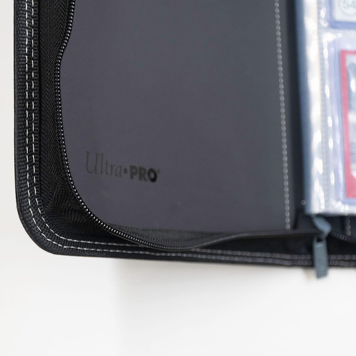 4 - Pocket Toploader Zippered Premium PRO - Binder - E - 16219 - Ultra PRO - Ultra PRO International